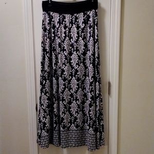 Robert Louis Sz LG Long flowing skirt